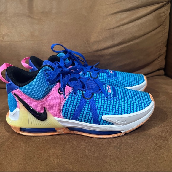 {preloved} LeBron’s Witness Blue and Pink Men's Sneakers - Picture 4 of 10